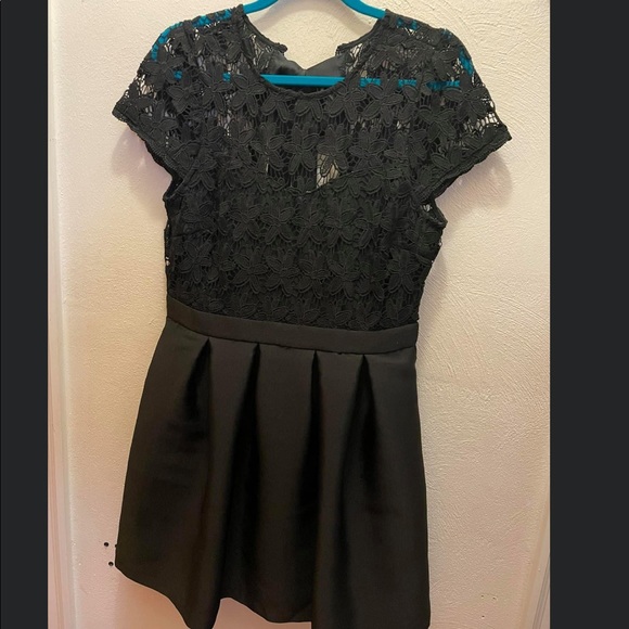 Dresses & Skirts - Black dress